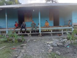 Hari Libur Dimanfaatkan Oleh Babinsa Untuk Melakukan Komsos Bersama Warga Di Desa Binaan