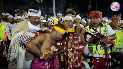 Berita Video : Kerauhan Masal !! Sesolahan Napak Pertiwi Sesuhunan Dalem Sangkaragung