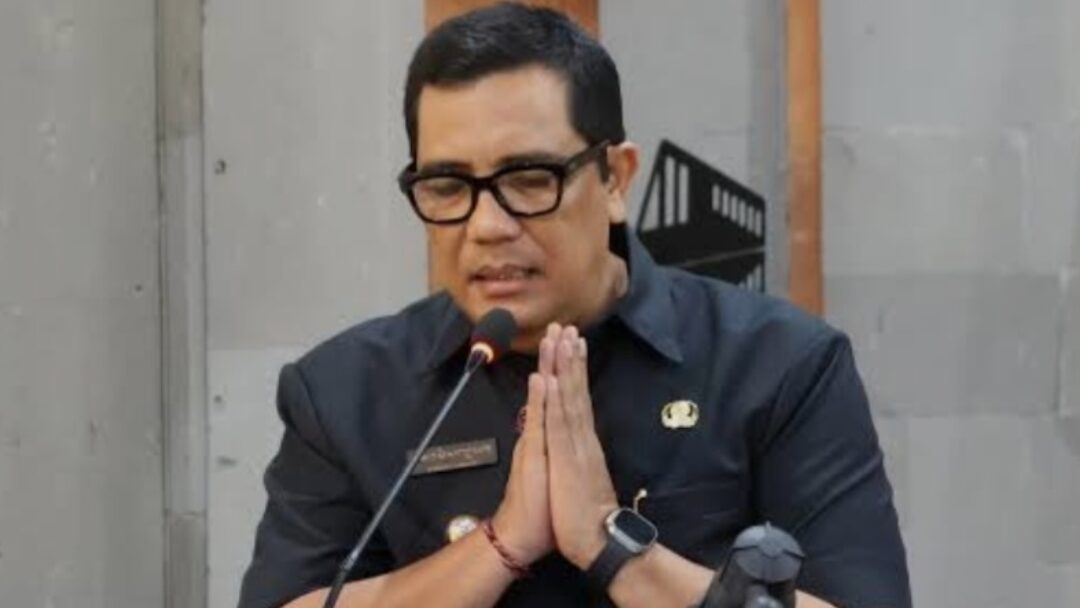 Diduga ke Luar Negeri, Bupati Tabanan Jadi Sorotan Warga