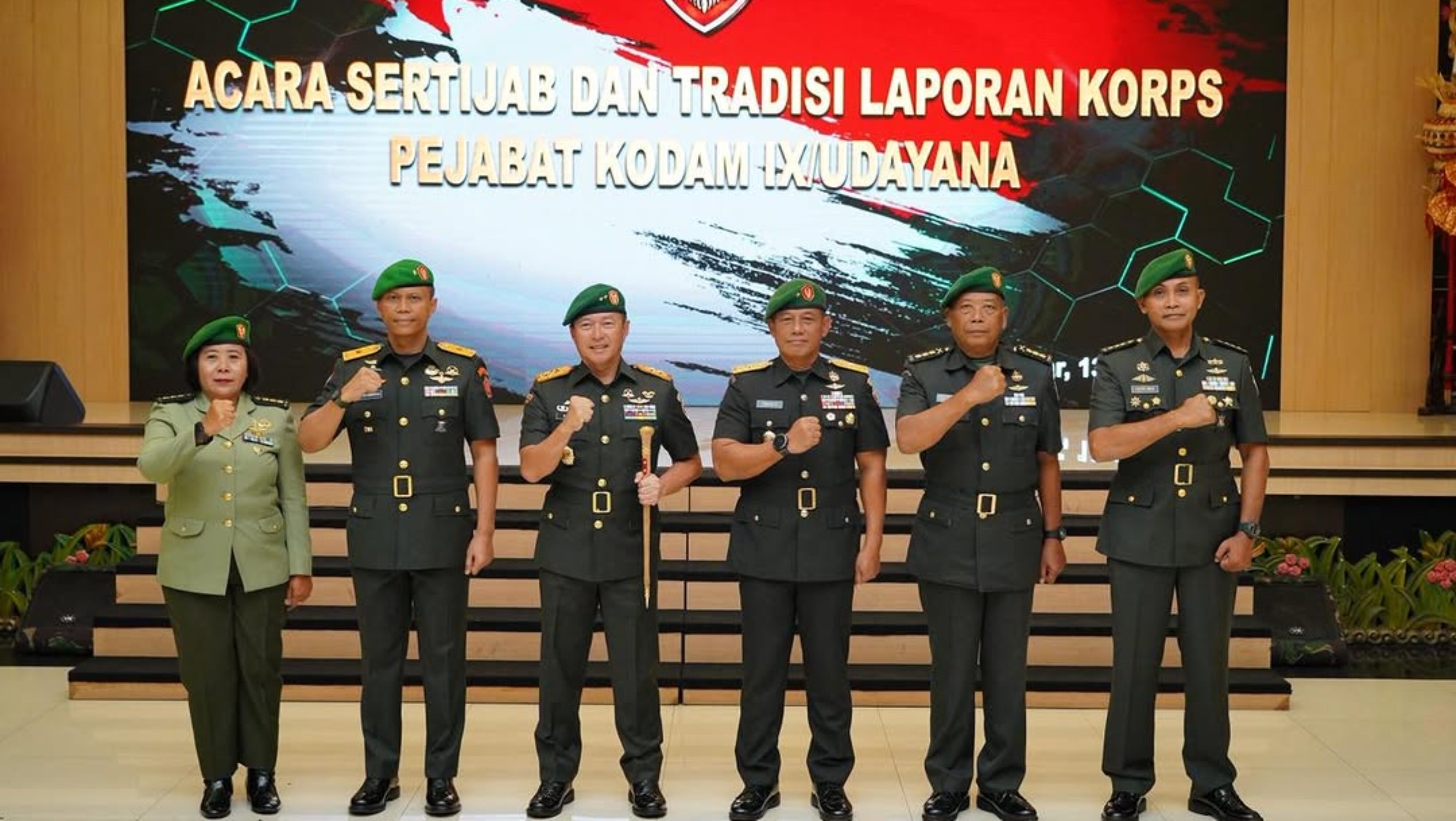 Pangdam IX/Udayana Pimpin Sertijab Pejabat Utama, Beri Apresiasi Prajurit Berprestasi di Ajang Internasional