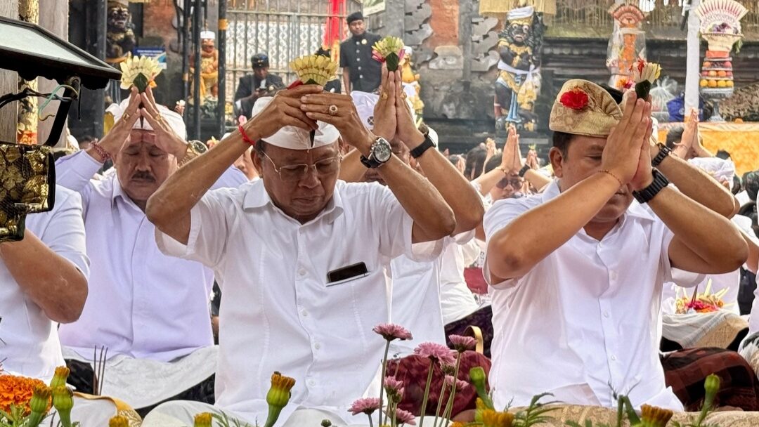 Gubernur Koster Doakan Kerahayuan Jagat Bali di Karya Ngusaba Kadasa Pura Ulun Danu Batur