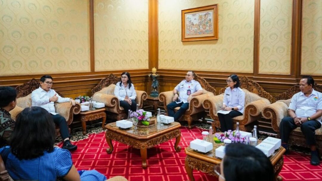 Bupati Badung Terima Bantuan Tong Komposter CSR, Perkuat Gerakan Pengelolaan Sampah Berbasis Sumber