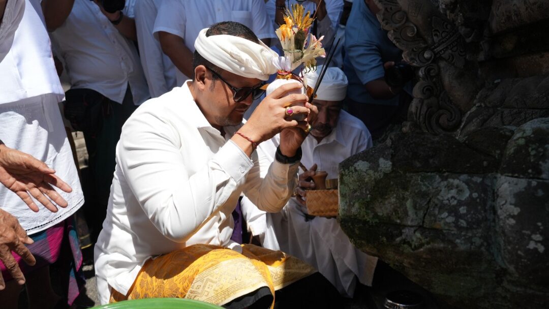 Wabup Bagus Alit Sucipta Hadiri Karya Rsi Gana di Sibanggede, Serahkan Bantuan Rp1,5 Miliar untuk Pelestarian Adat dan Spiritual