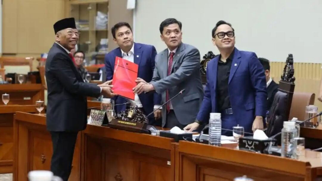 RUU Polri Resmi Disahkan Jadi UU, DPR Ingatkan Polisi Jangan Jadi Alat Kekuasaan: Harus Membela Rakyat, Bukan Penguasa