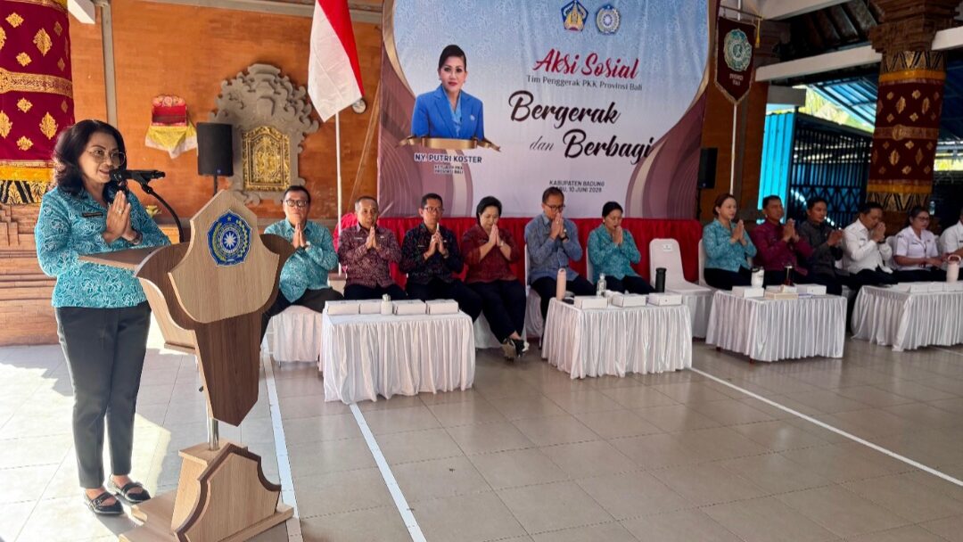 PKK Badung dan TP PKK Bali Salurkan Bantuan Pangan di Tiga Desa Abiansemal