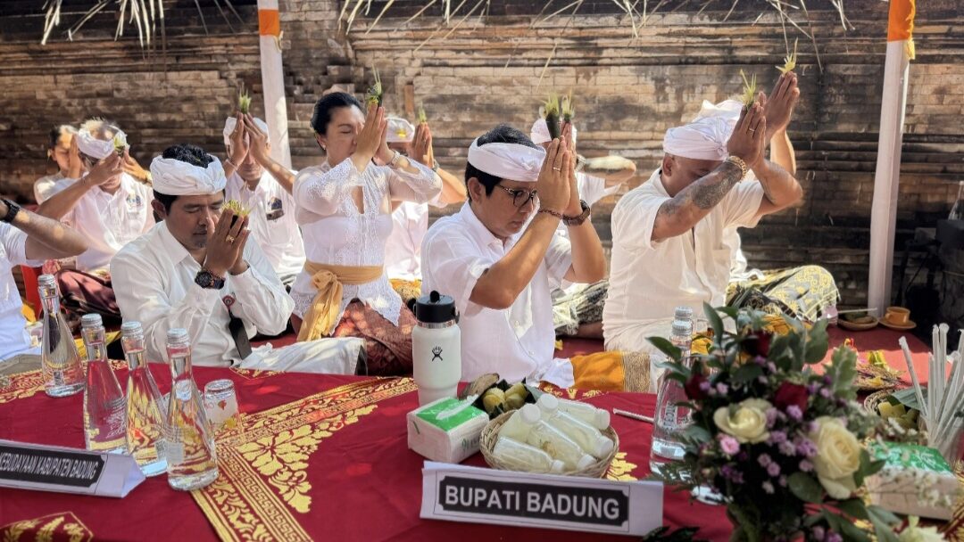 Bupati Adi Arnawa Ngupasaksi Puncak Karya di Pura Dalem Petanian Dukuh Kelan, Tegaskan Pentingnya Pelestarian Adat dan Budaya Bali