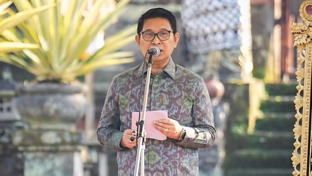 Bupati Adi Arnawa Pimpin Apel Penguatan Petugas Sensus Ekonomi 2026, Ajak Masyarakat Ingat “TIR”