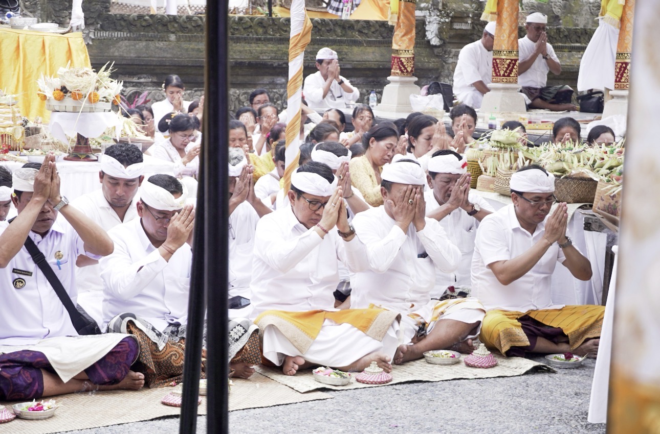 Bupati Adi Arnawa Hadiri Karya di Pura Gede Batur Pererenan, Ajak Krama Perkuat Persatuan dan Jaga Pariwisata Badung
