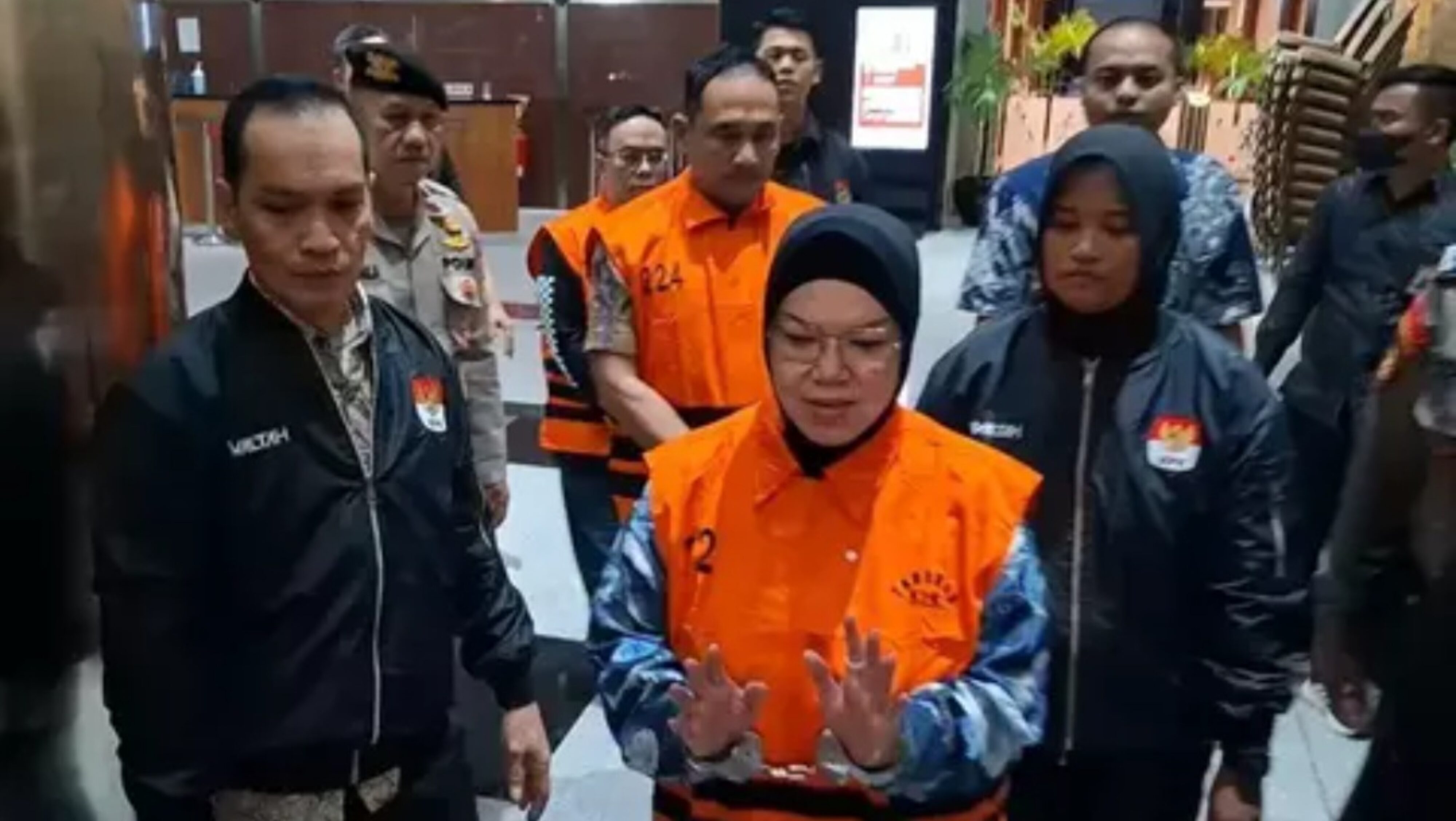 Bupati Sukoharjo Resmi Ditahan KPK! Diduga Peras Pejabat Pemkab, Digiring Pakai Borgol dan Rompi Oranye