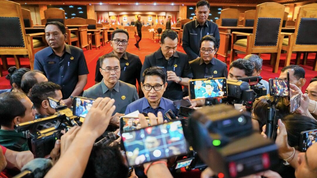 Apresiasi Masukan Fraksi DPRD, Bupati Adi Arnawa Siapkan Langkah Cepat Tangani Kemacetan, Sampah, dan Infrastruktur