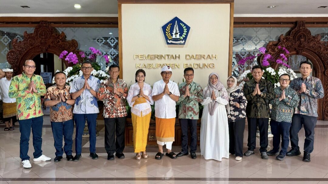 Pemkab Bandung Studi Tiru ke Badung, Bupati Adi Arnawa Paparkan Strategi Optimalisasi PAD Melalui Sistem Web Service