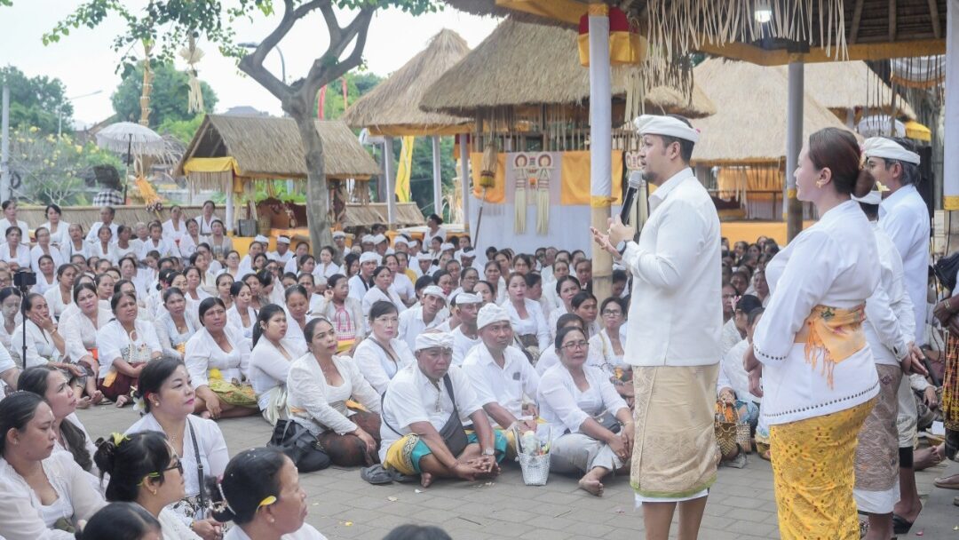 Hadiri Bhakti Penganyar di Pura Dalem Sempidi, Wabup Bagus Alit Sucipta Apresiasi Semangat Gotong Royong Krama Desa Adat