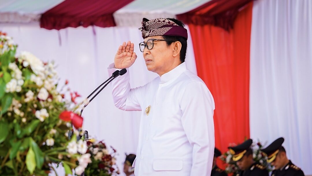 HUT ke-81 RI, Bupati Adi Arnawa Ajak Masyarakat Perkuat Gotong Royong Menuju Indonesia Emas 2045