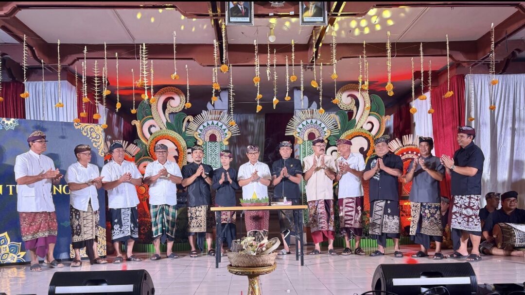 Bupati Adi Arnawa Hadiri HUT Ke-63 ST Yowana Pratyaksa Bualu, Paparkan Komitmen Perkuat Pariwisata