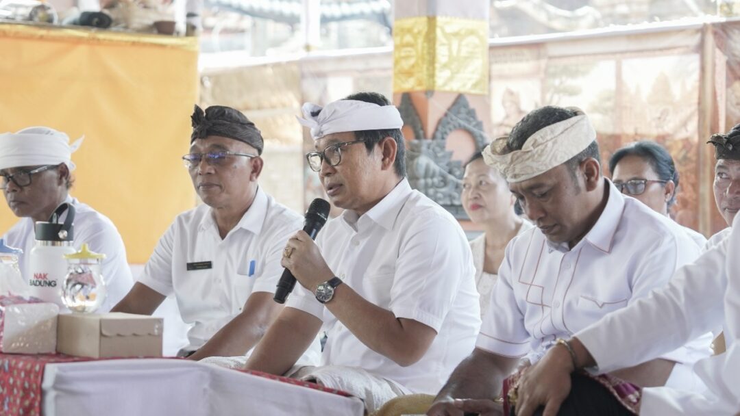 Bupati Adi Arnawa Apresiasi Gotong Royong Krama Jagapati Laksanakan Upacara Pitra Yadnya Massal