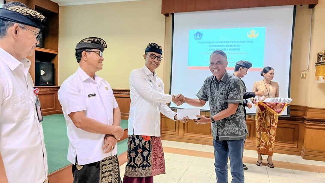 Asisten III Badung Serahkan Santunan kepada 74 Purna Tugas dan 5 Ahli Waris ASN