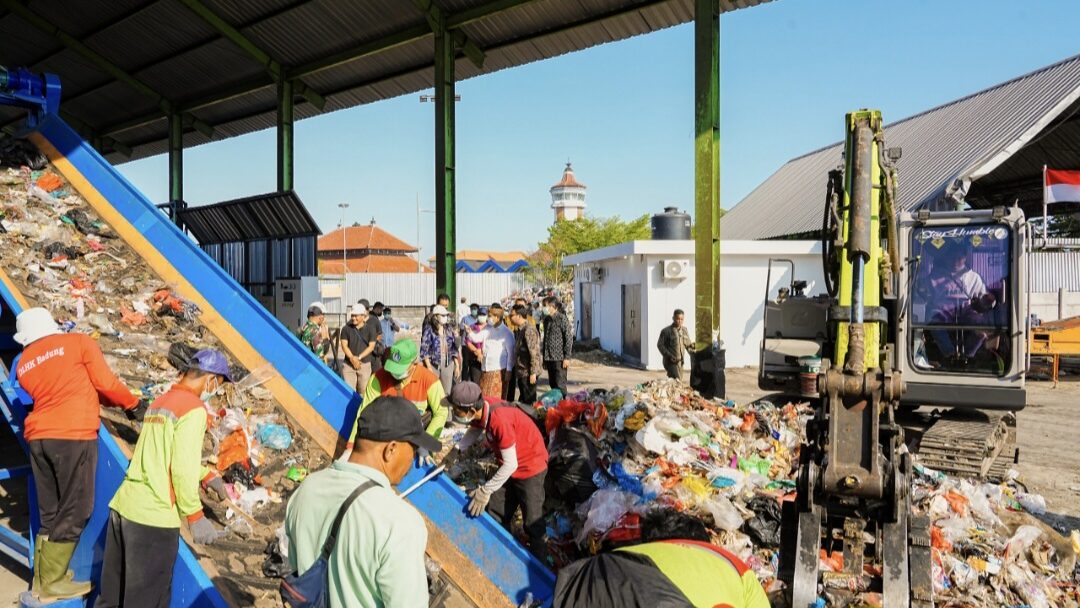 Uji Kapasitas Mesin RDF di TPST Mengwitani, Bupati Adi Arnawa Pastikan Pengolahan Sampah Berjalan Optimal