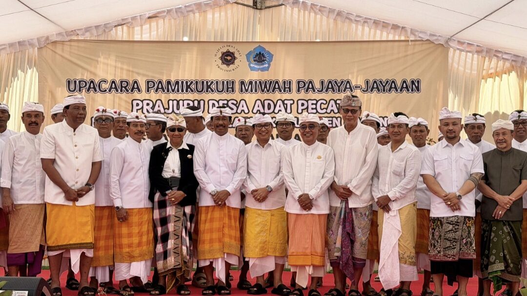 Pamikukuh Prajuru Desa Adat Pecatu Periode 2026-2031, Bupati Adi Arnawa Tekankan Sinergi Jaga Masa Depan Pecatu