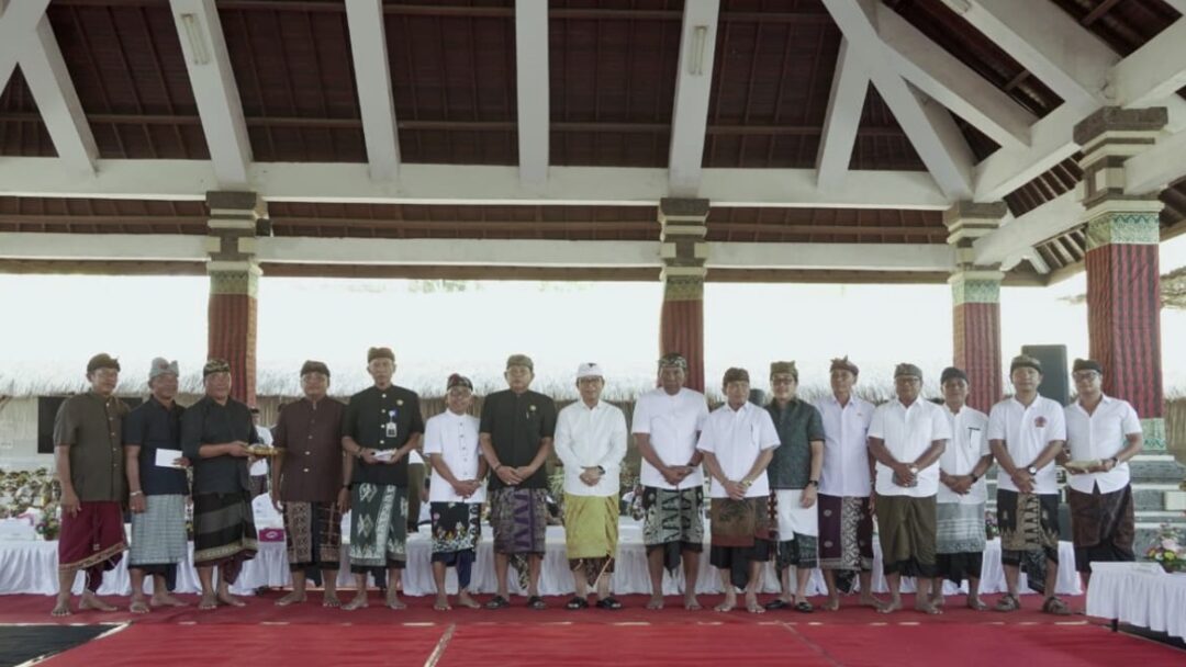 Krama Desa Adat Jimbaran Gelar Ngaben dan Nyekah Massal, Bupati Adi Arnawa Serahkan Hibah Rp1,4 Miliar