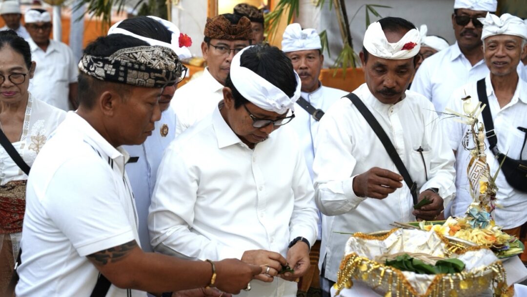 Krama Desa Adat Mengwitani Gelar Karya Yadnya Massal, Bupati Adi Arnawa Hadir sebagai Upasaksi