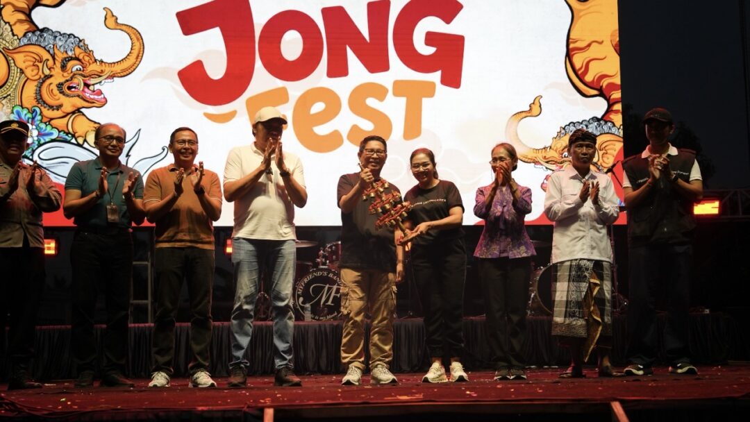 Bupati Adi Arnawa Resmi Buka Jong Fest 2026 di Kapal, Serahkan Dana Stimulus Rp 30 Juta