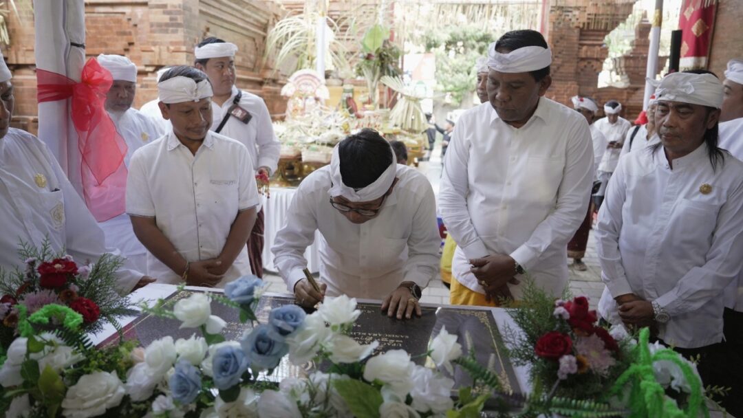 Bupati Adi Arnawa Resmikan Gedung Banjar Adat Jaba Jero Kuta Senilai Rp 7 Miliar