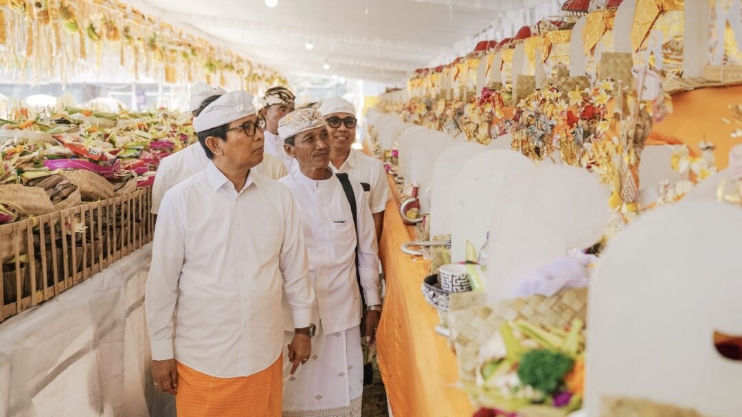 Bupati Badung Serahkan Hibah Rp500 Juta untuk Karya Atma Wedana dan Manusa Yadnya di Desa Adat Taman