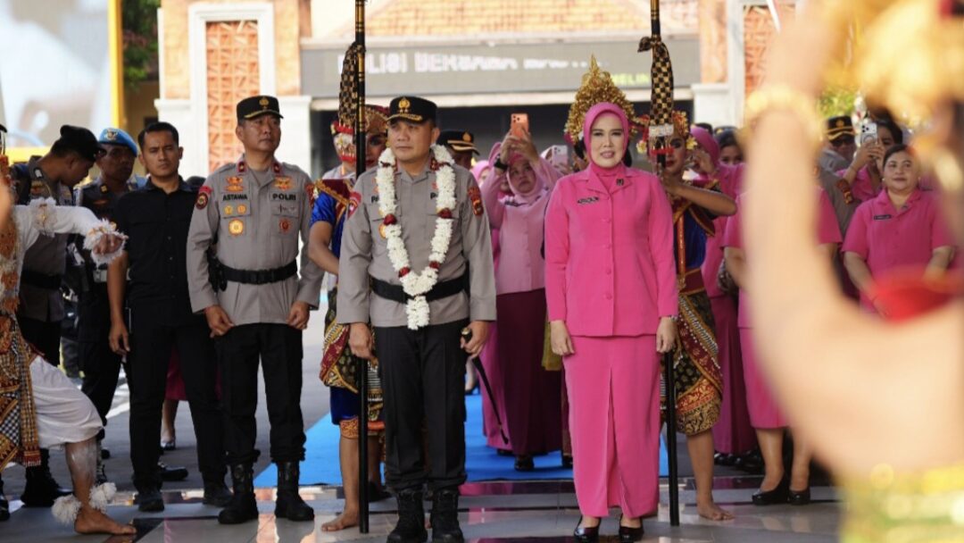 Tradisi Penyambutan Kapolda Bali Baru di Mako Polda Bali Berlangsung Khidmat