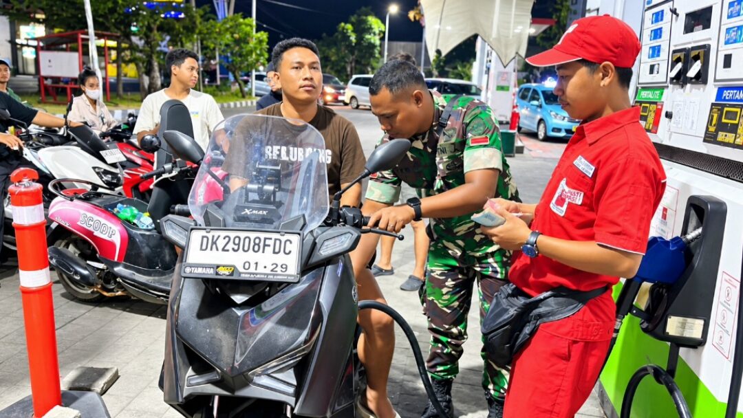 TNI AD Turun Tangan, Prajurit Jadi Operator SPBU 24 Jam di Bali demi Layani Warga