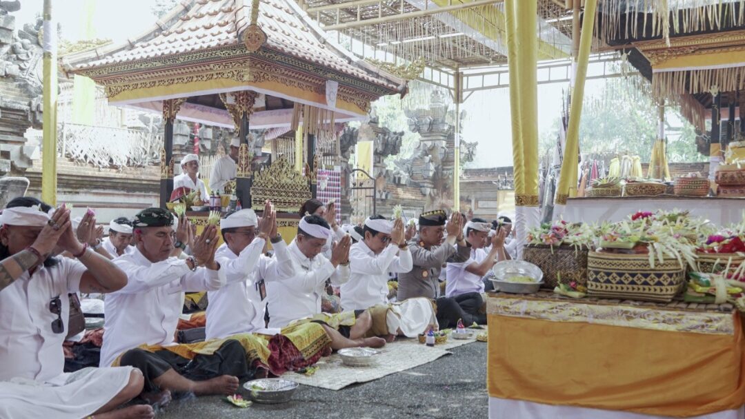 Karya Ngenteg Linggih di Pura Pucak Arantaja, Bupati Adi Arnawa Tegaskan Komitmen Kesejahteraan Petani