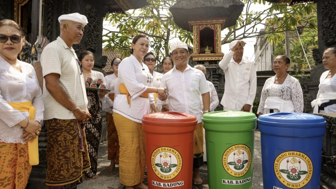 Wujud Tri Hita Karana, WHDI Badung Gelar Aksi Sosial dan Penghijauan di Pura Sada Kuta
